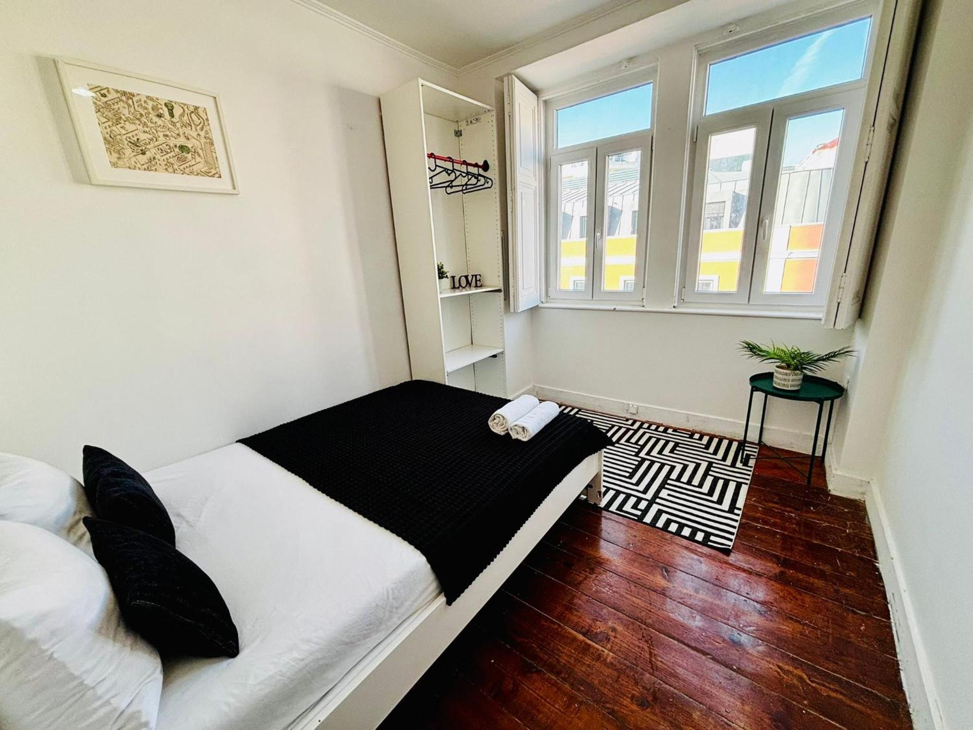 Standard Marques De Pombal, Hostel