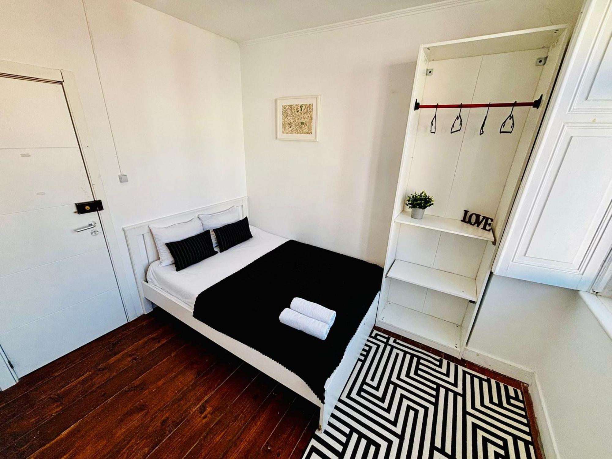 Standard Marques De Pombal, Hostel Lisbon
